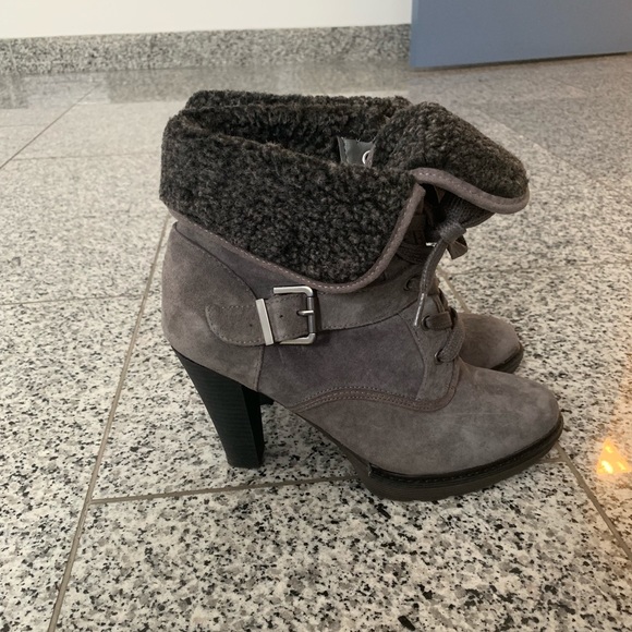 Boots - Picture 3 of 4